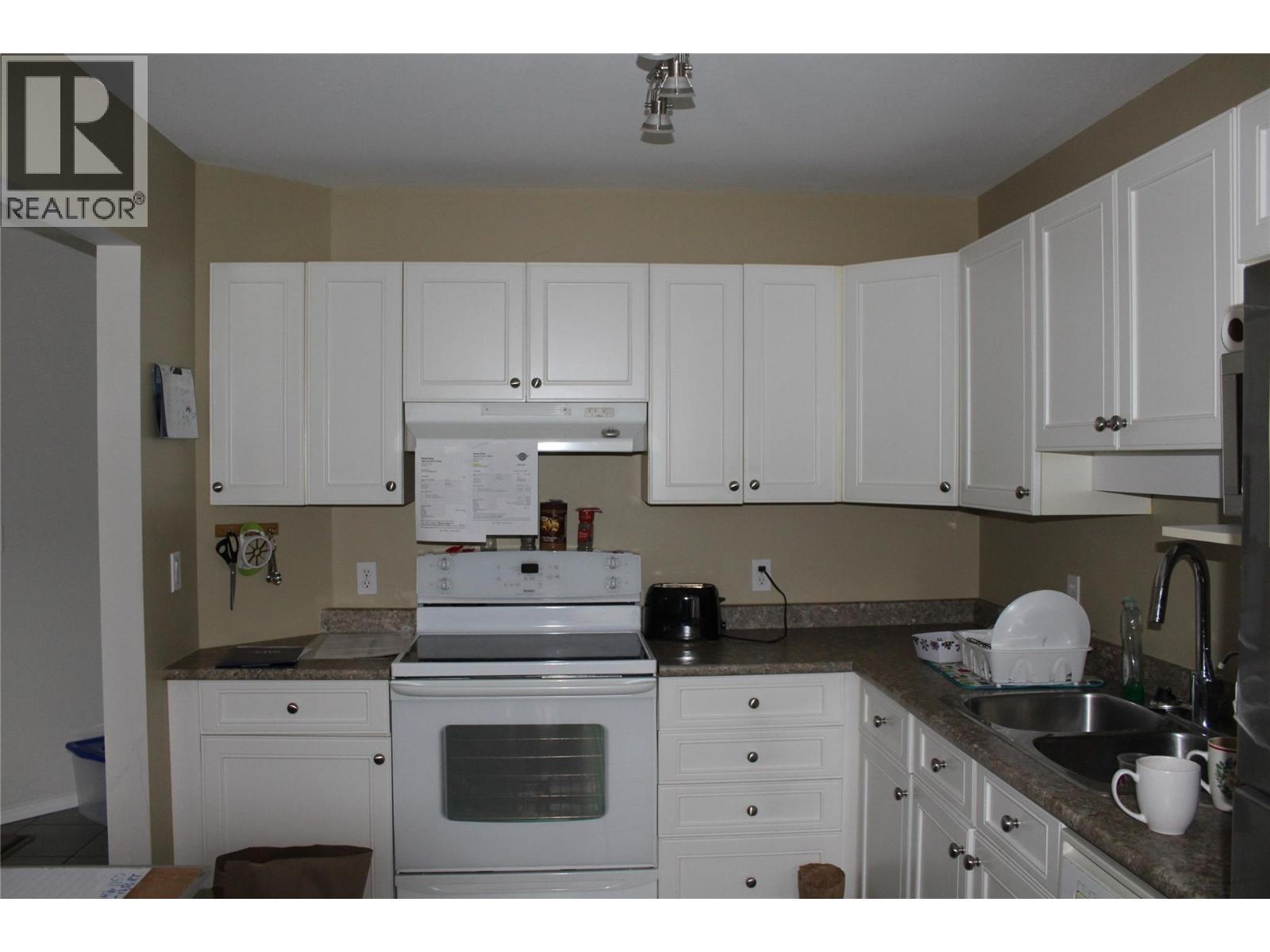 2951 11 Avenue Ne Unit# 10, Salmon Arm, BC - Indoor Photo Showing Kitchen With Double Sink