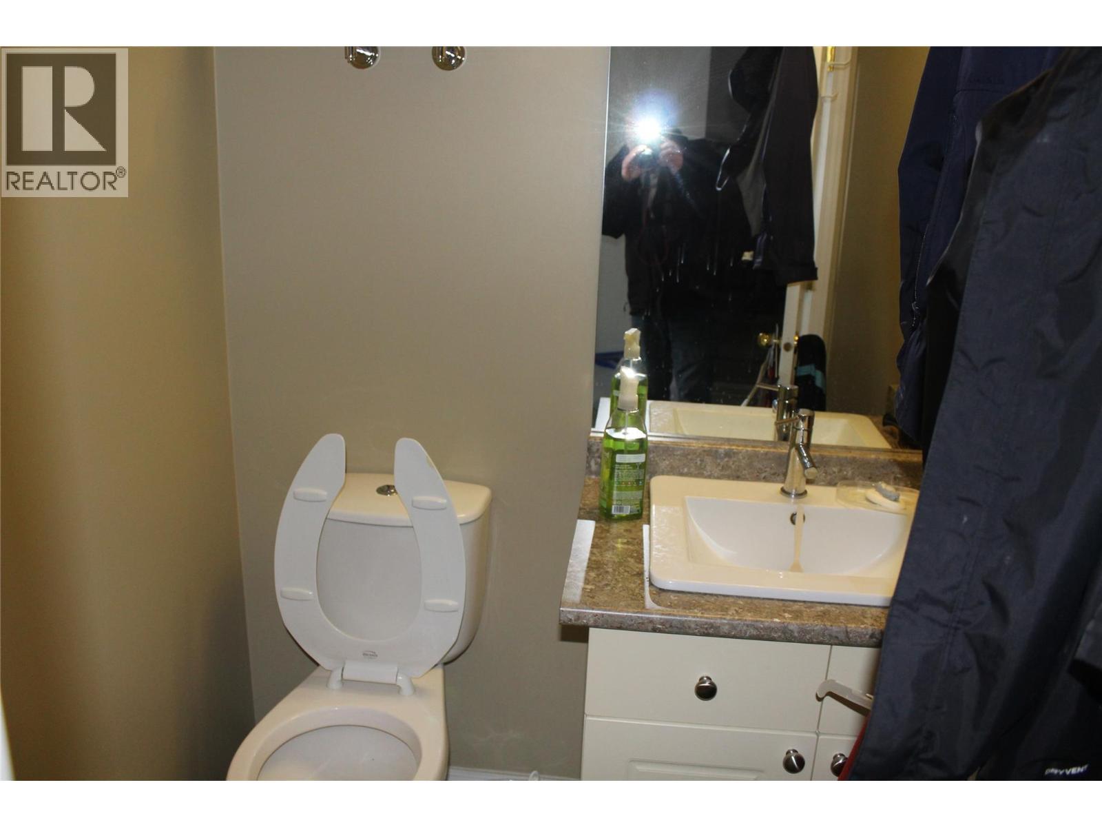 2951 11 Avenue Ne Unit# 10, Salmon Arm, BC - Indoor Photo Showing Bathroom