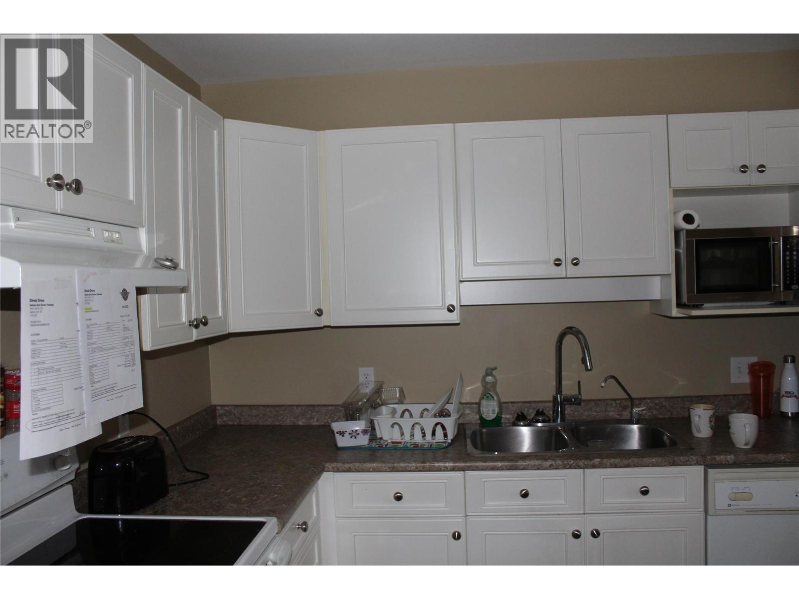2951 11 Avenue Ne Unit# 10, Salmon Arm, BC - Indoor Photo Showing Kitchen With Double Sink