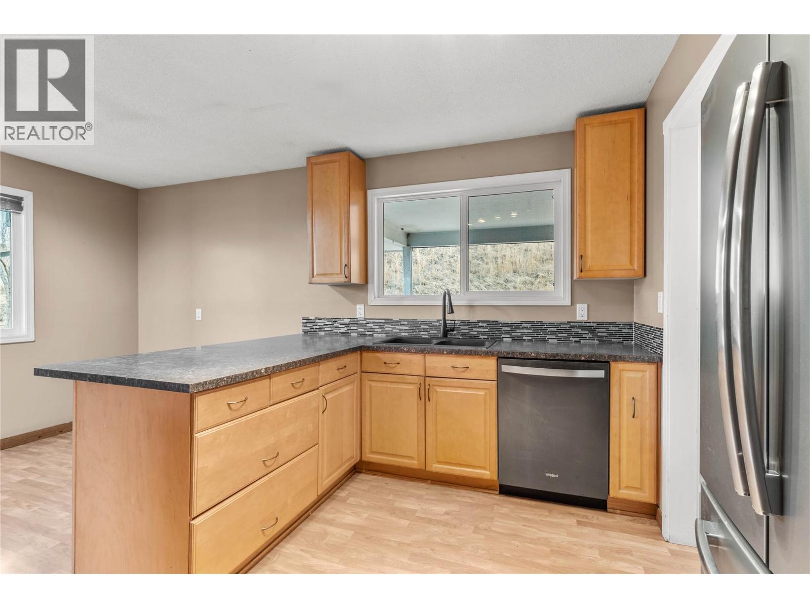 1253 Highridge Drive, Kamloops, BC - Indoor Photo Showing Kitchen