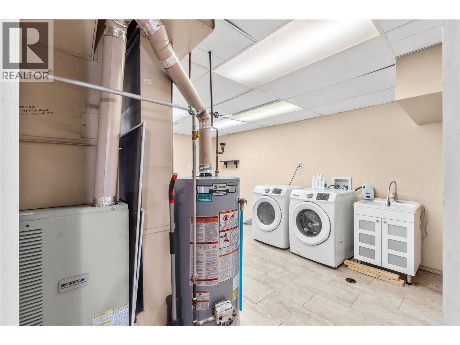 1253 Highridge Drive, Kamloops, BC - Indoor Photo Showing Laundry Room