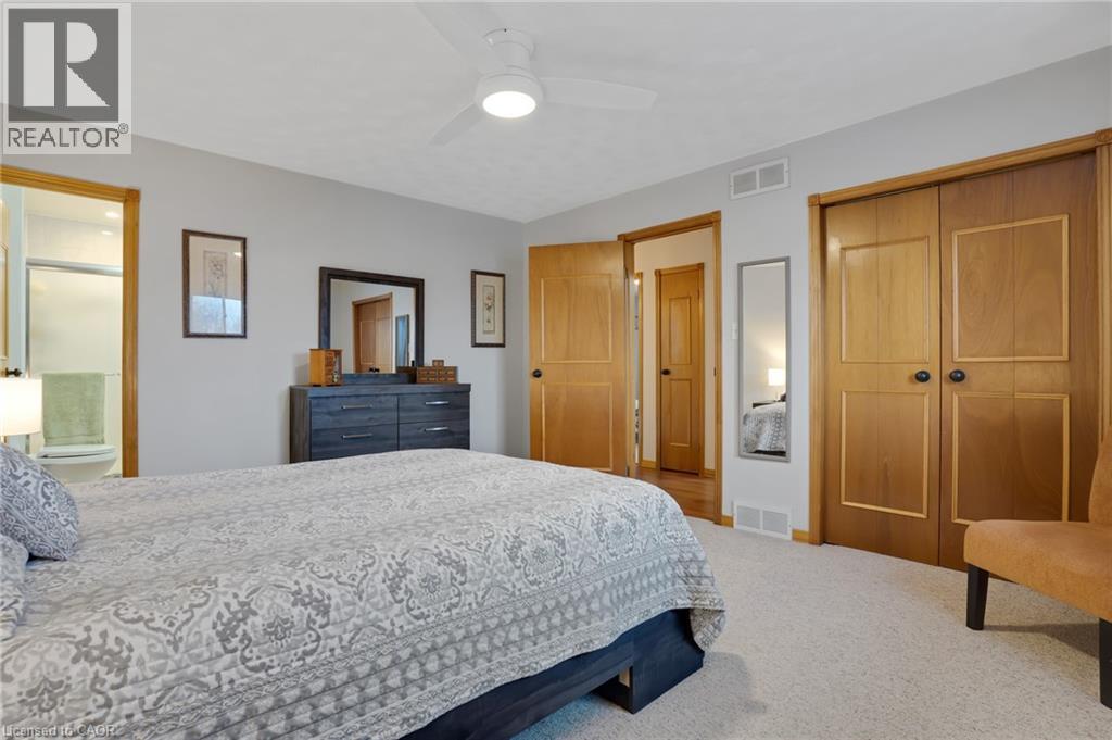 35 Southview Crescent, Cambridge, ON - Indoor Photo Showing Bedroom