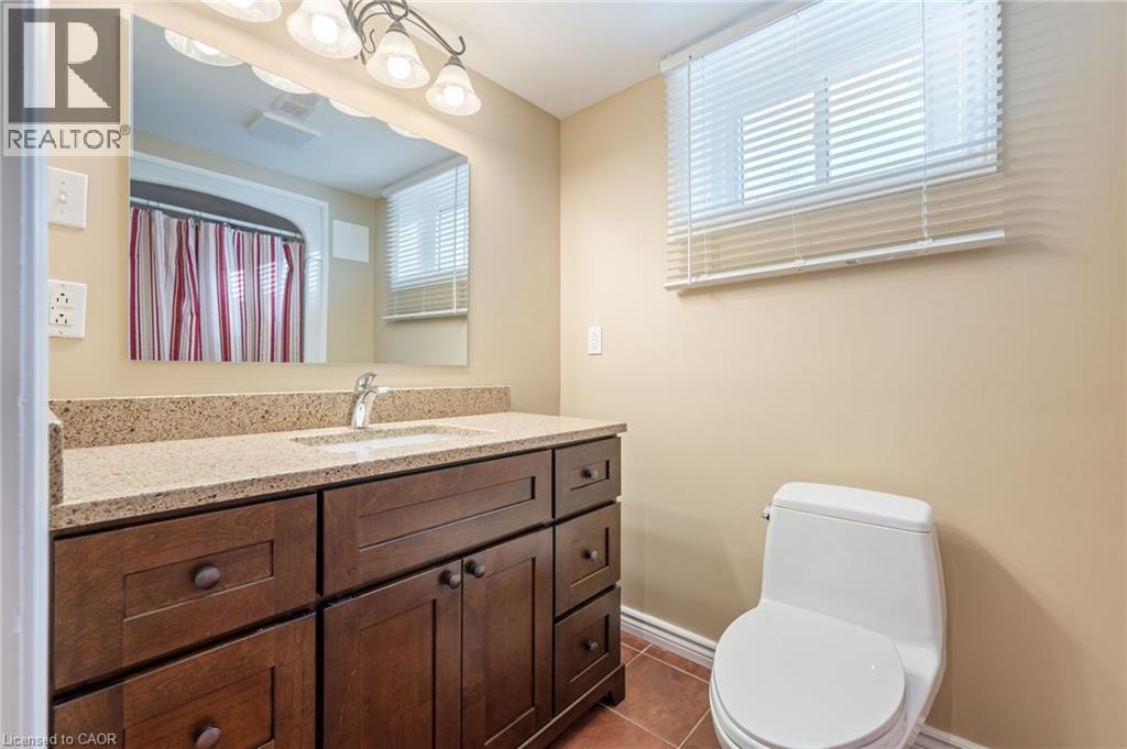39 Sunset Drive, Simcoe, ON - Indoor Photo Showing Bathroom