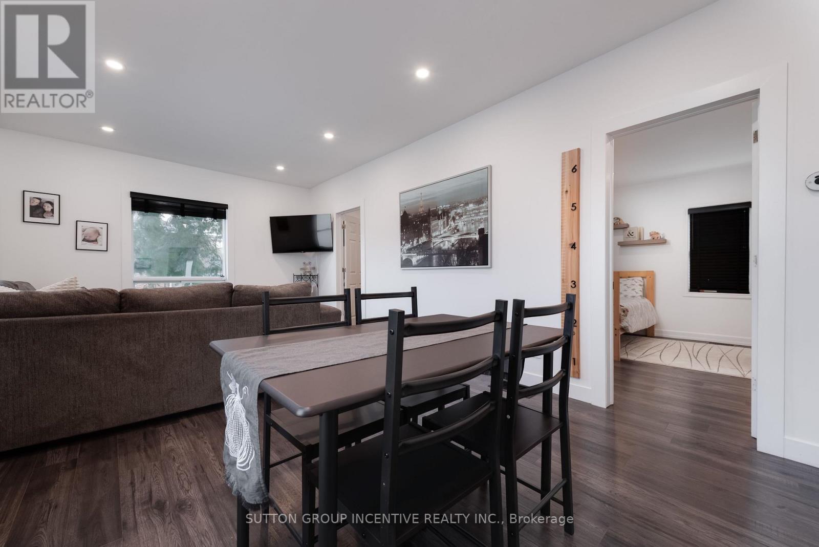 87 Dunlop Street, Orillia, ON - Indoor