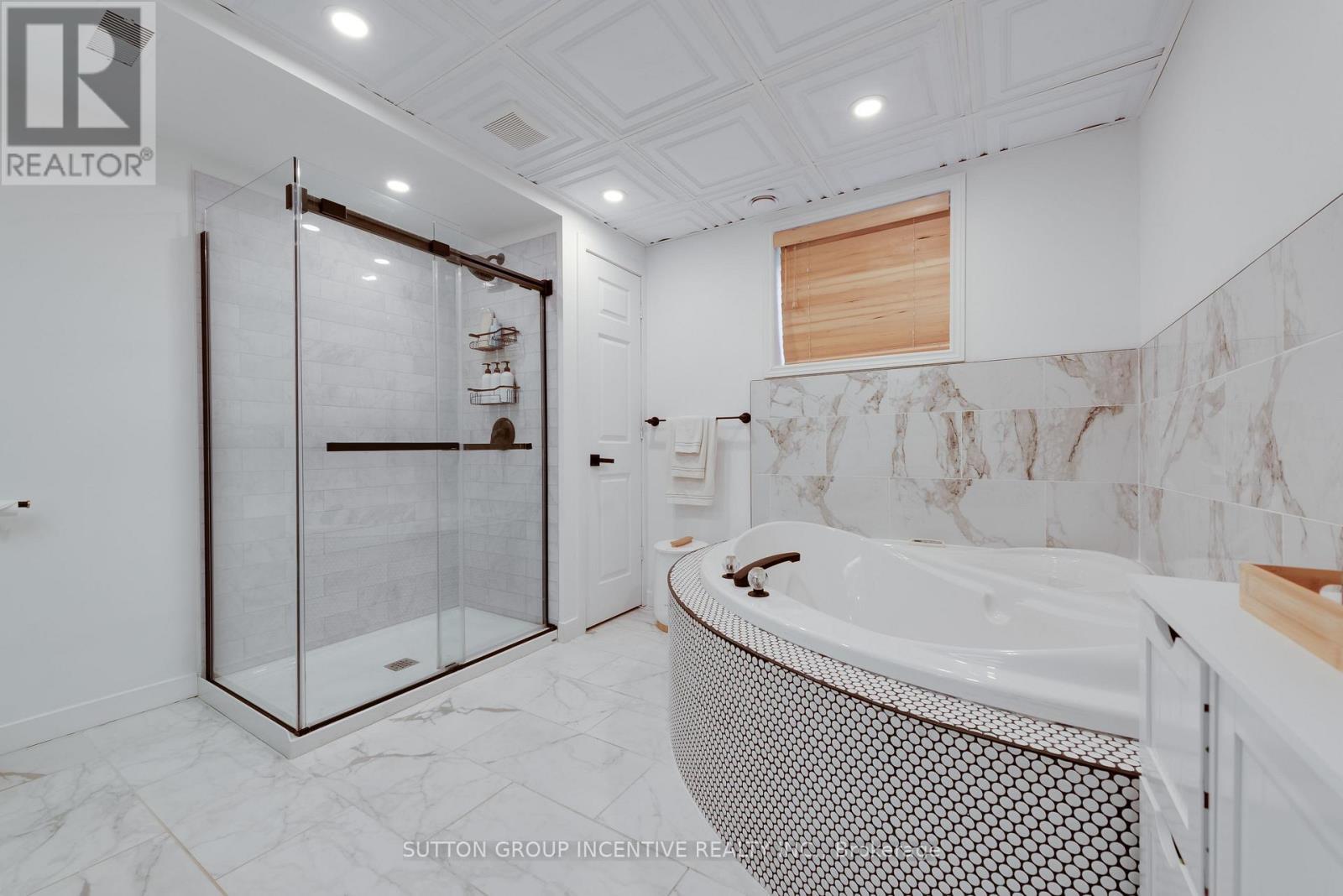 87 Dunlop Street, Orillia, ON - Indoor Photo Showing Bathroom