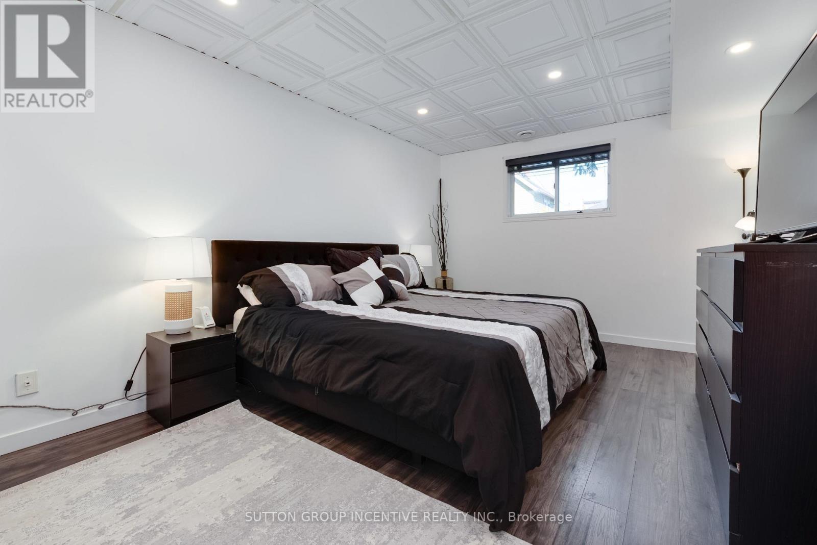 87 Dunlop Street, Orillia, ON - Indoor Photo Showing Bedroom