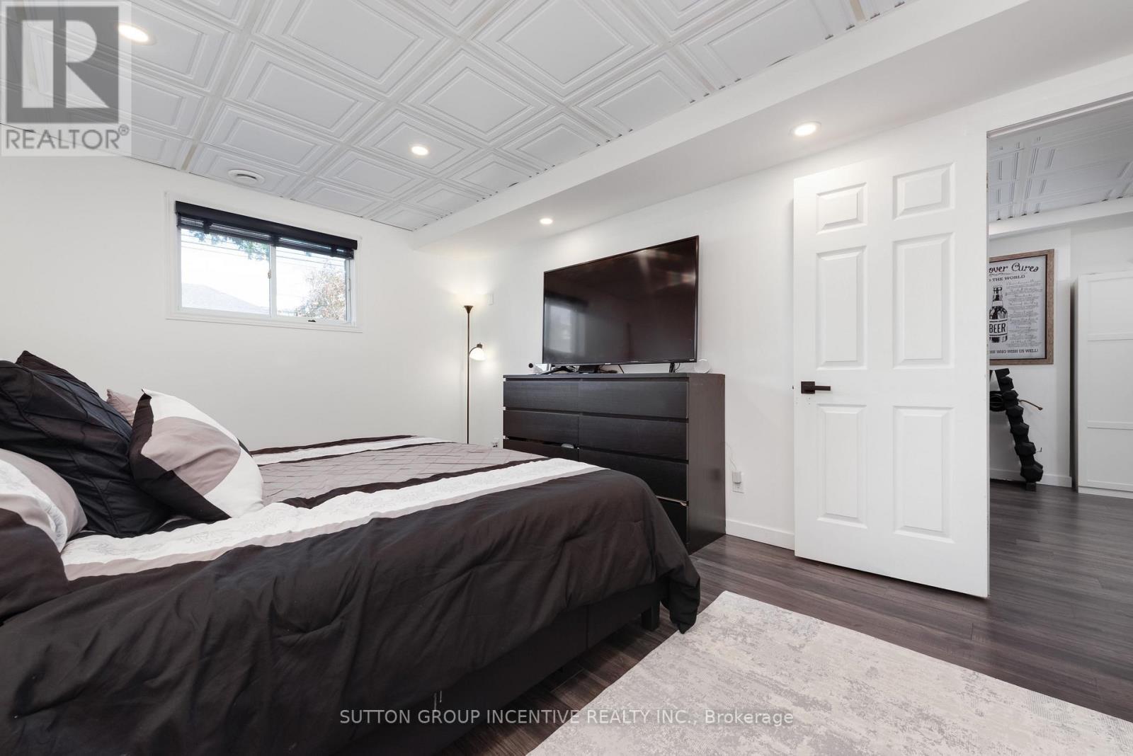 87 Dunlop Street, Orillia, ON - Indoor Photo Showing Bedroom