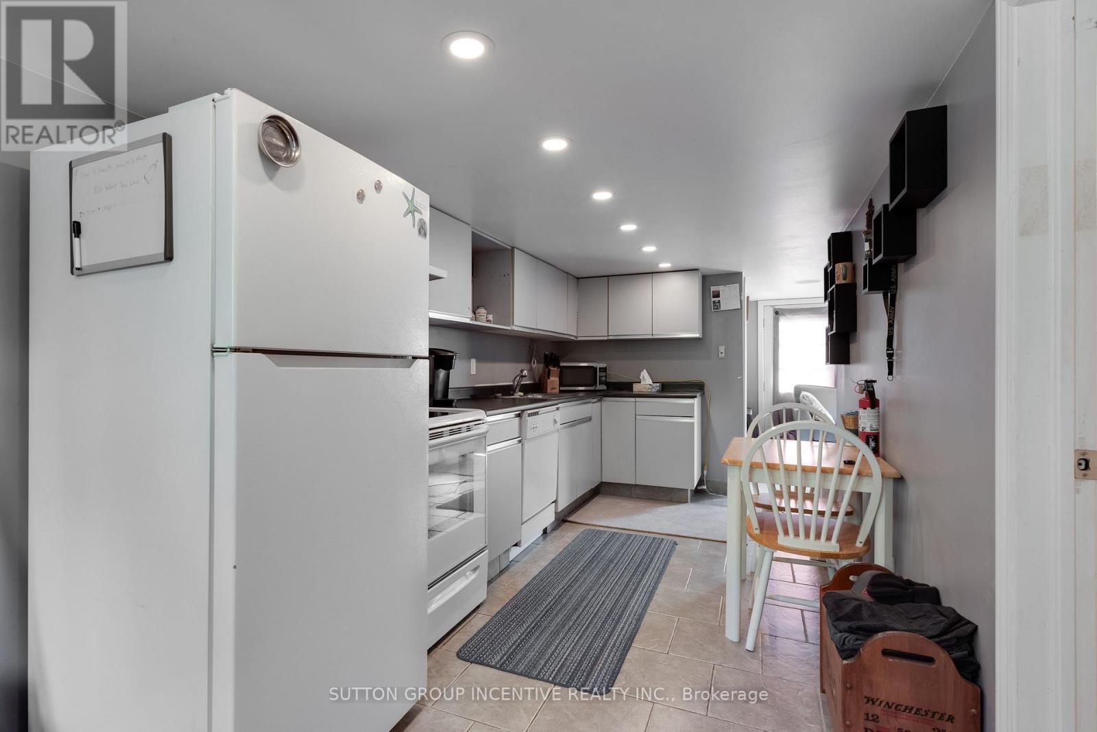 87 Dunlop Street, Orillia, ON - Indoor Photo Showing Kitchen