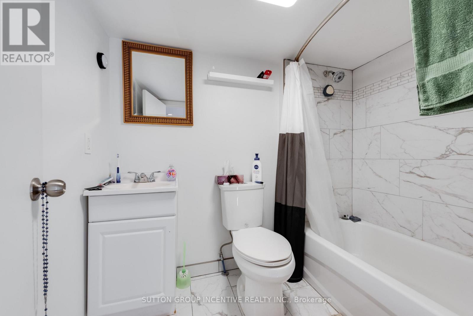 87 Dunlop Street, Orillia, ON - Indoor Photo Showing Bathroom