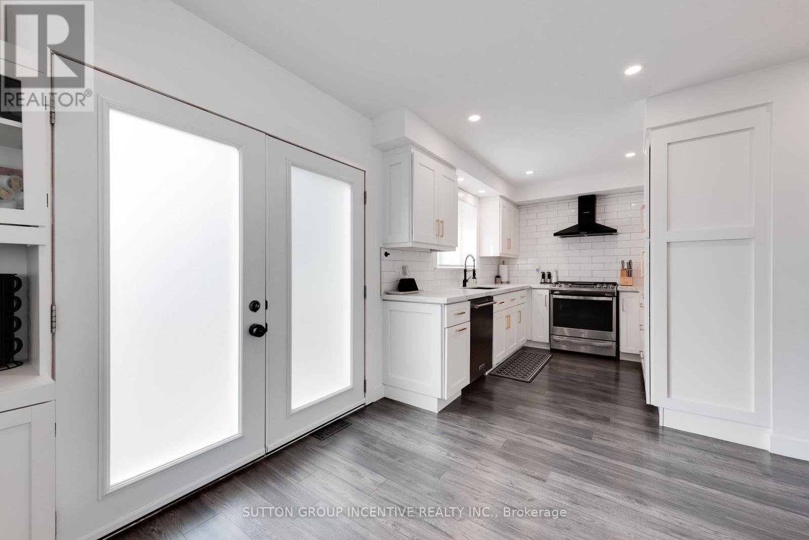 87 Dunlop Street, Orillia, ON - Indoor Photo Showing Kitchen