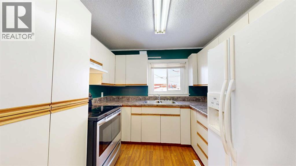 10806 102 Street, Grande Prairie, AB - Indoor Photo Showing Kitchen With Double Sink