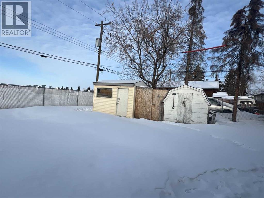 10806 102 Street, Grande Prairie, AB - Outdoor