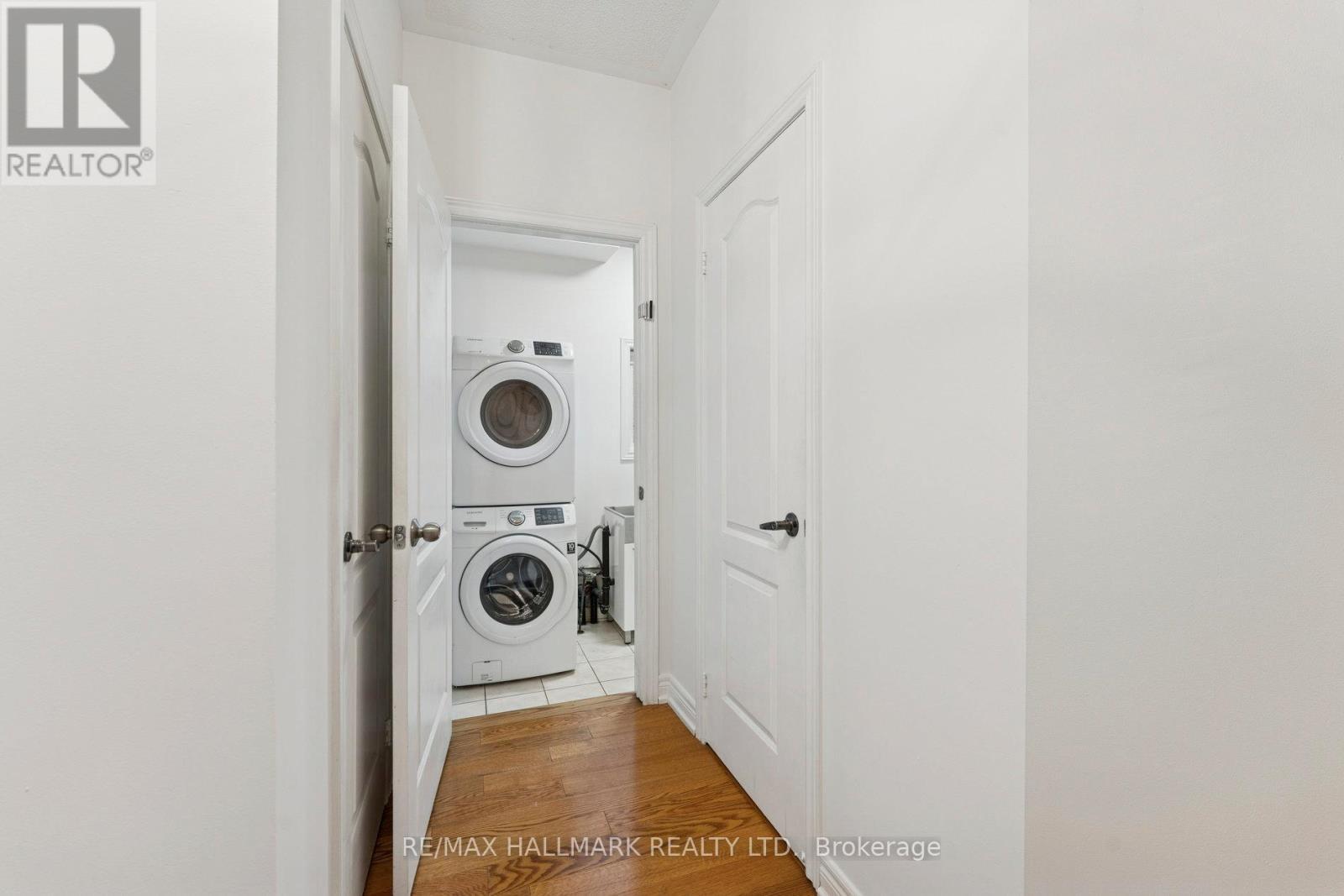 94 Olde Town Road, Brampton, ON - Indoor Photo Showing Laundry Room
