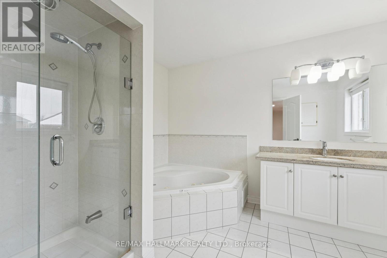 94 Olde Town Road, Brampton, ON - Indoor Photo Showing Bathroom