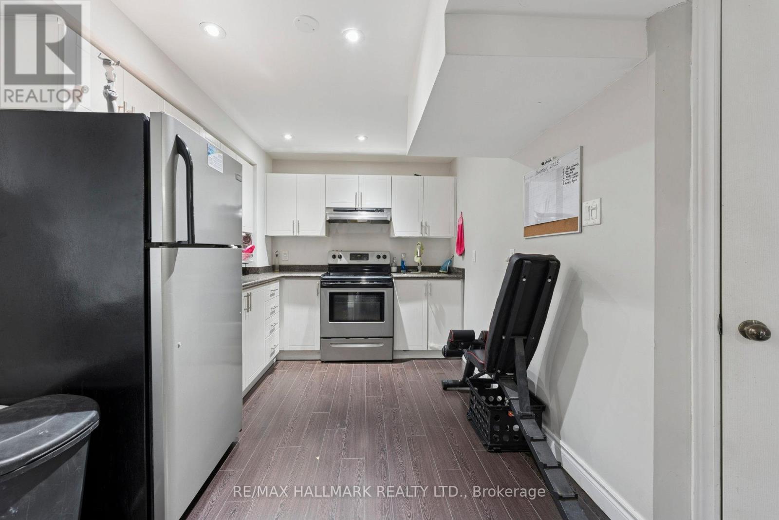 94 Olde Town Road, Brampton, ON - Indoor Photo Showing Kitchen