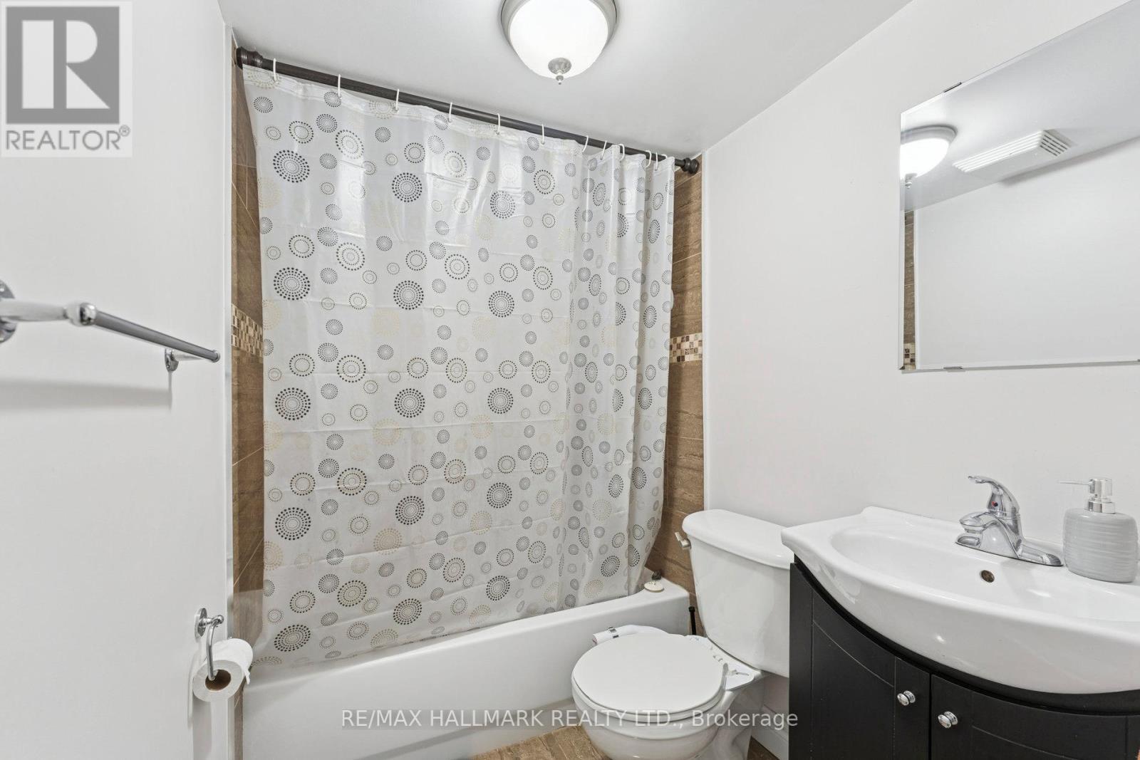 94 Olde Town Road, Brampton, ON - Indoor Photo Showing Bathroom