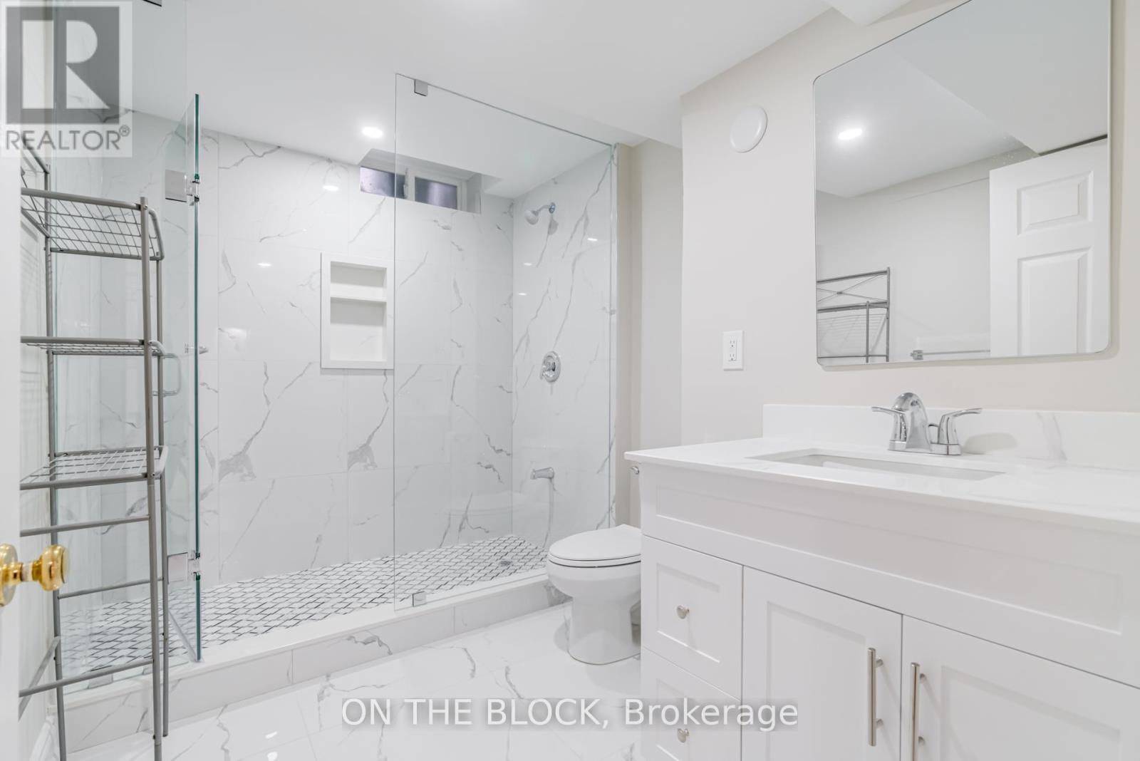 409 Silverthorne Crescent, Mississauga, ON - Indoor Photo Showing Bathroom