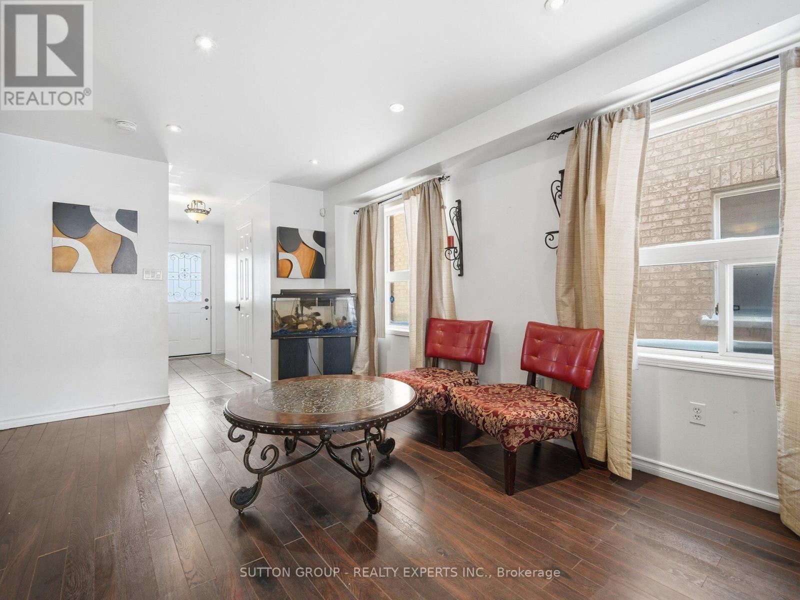 45 Ridgefield Court, Brampton, ON - Indoor Photo Showing Living Room
