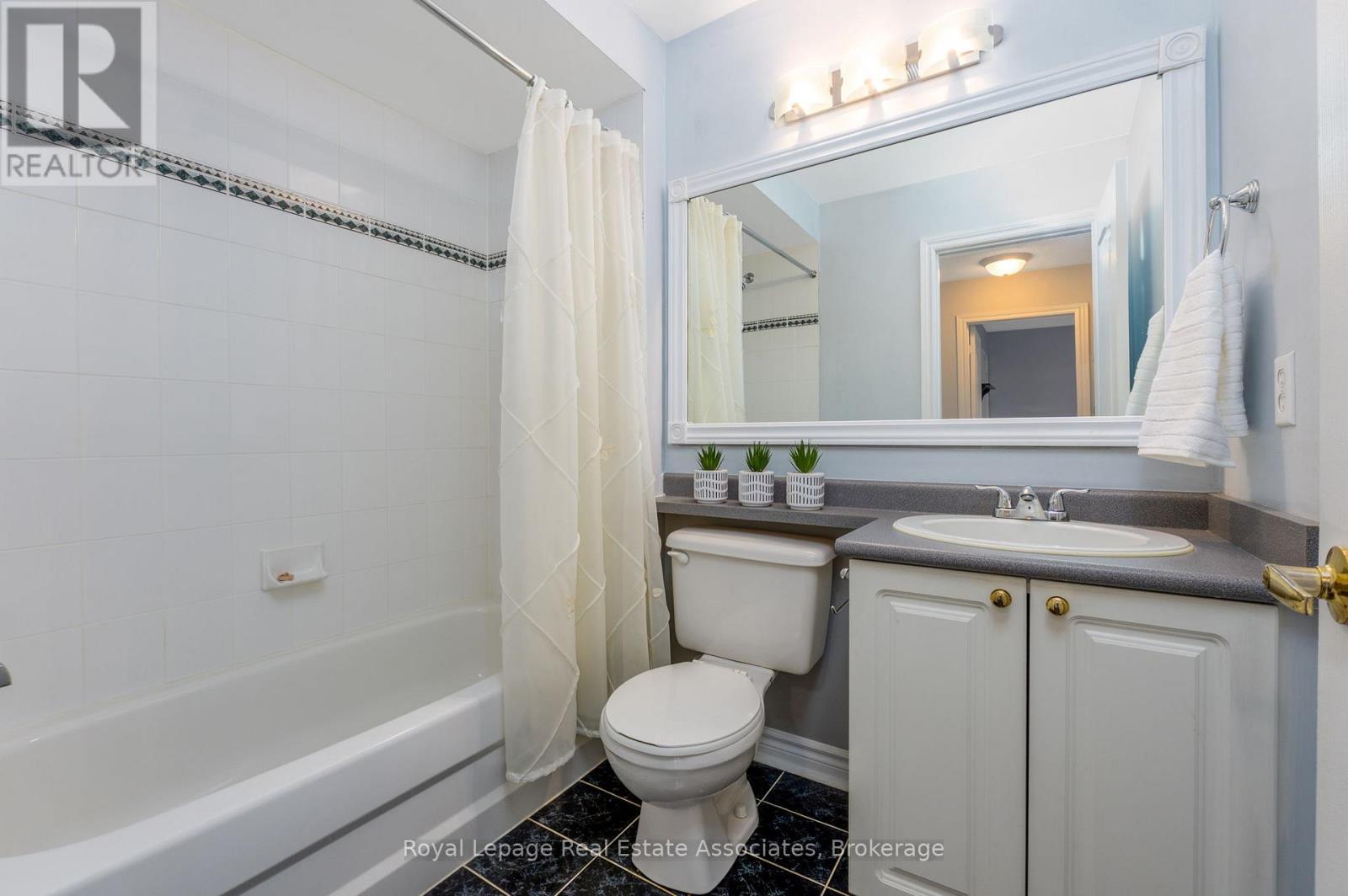 76 River Drive, Halton Hills, ON - Indoor Photo Showing Bathroom