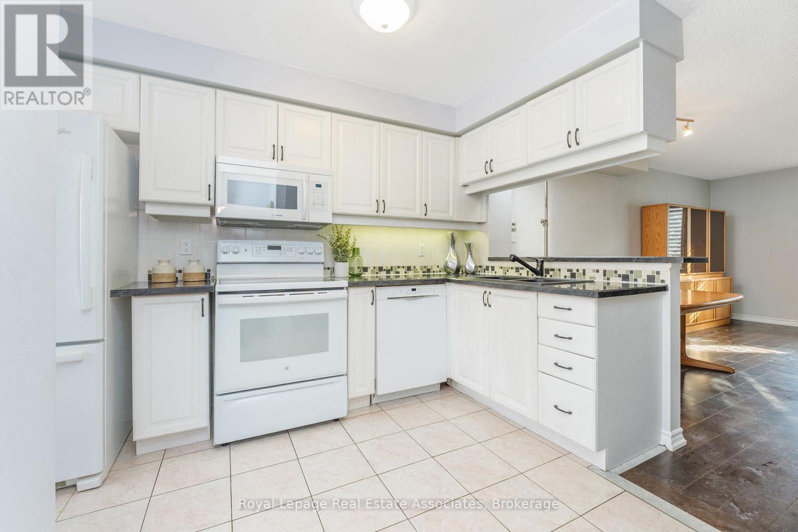 76 River Drive, Halton Hills, ON - Indoor Photo Showing Kitchen