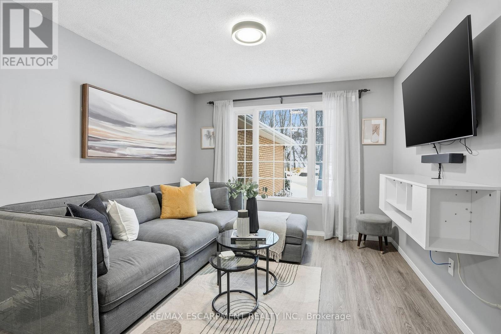 31 Galileo Boulevard, Brantford, ON - Indoor Photo Showing Living Room