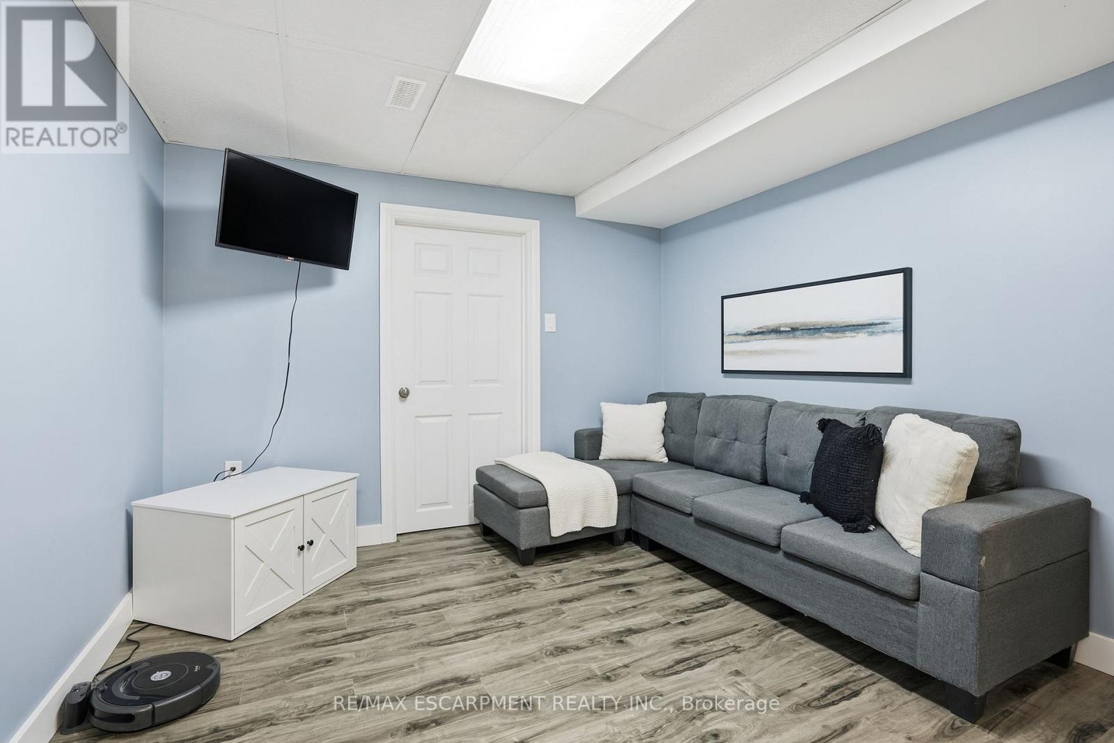 31 Galileo Boulevard, Brantford, ON - Indoor Photo Showing Living Room