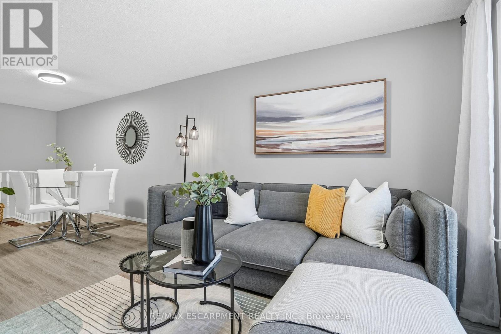 31 Galileo Boulevard, Brantford, ON - Indoor Photo Showing Living Room
