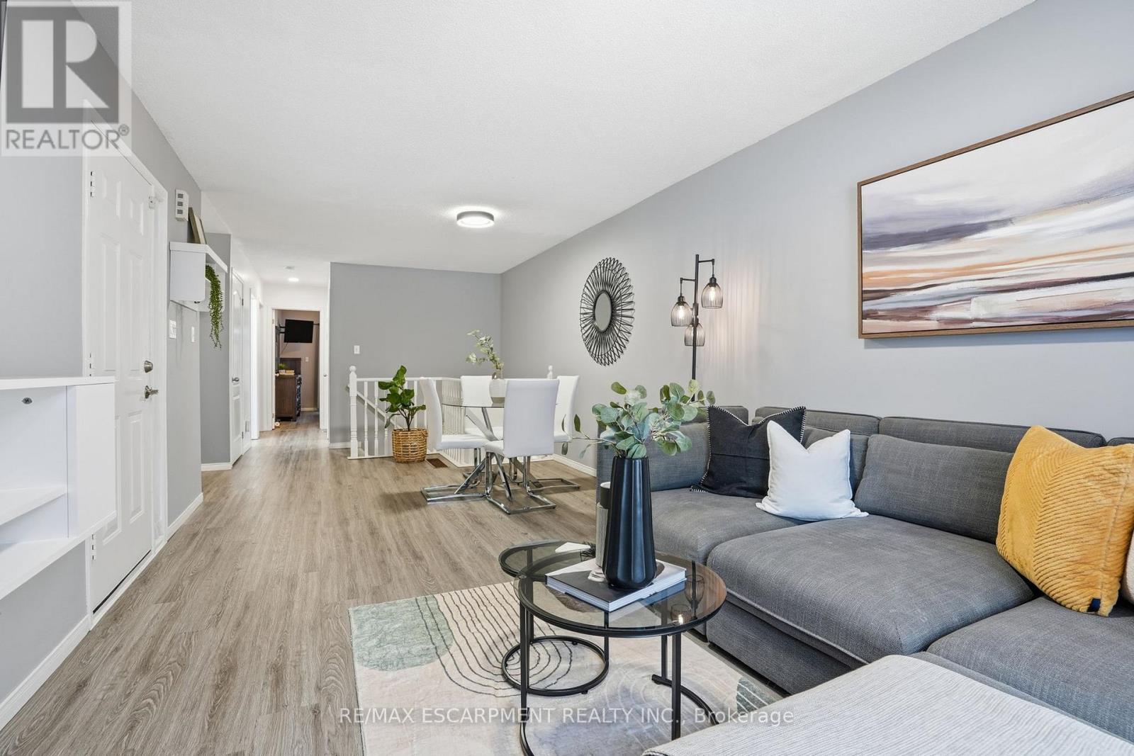 31 Galileo Boulevard, Brantford, ON - Indoor Photo Showing Living Room