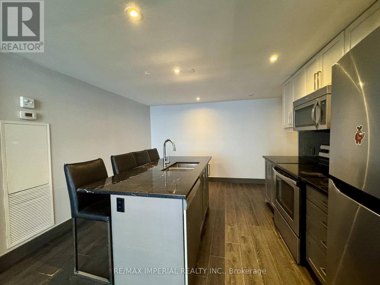 N2704 - 330 Phillip Street, Waterloo, ON - Indoor Photo Showing Kitchen