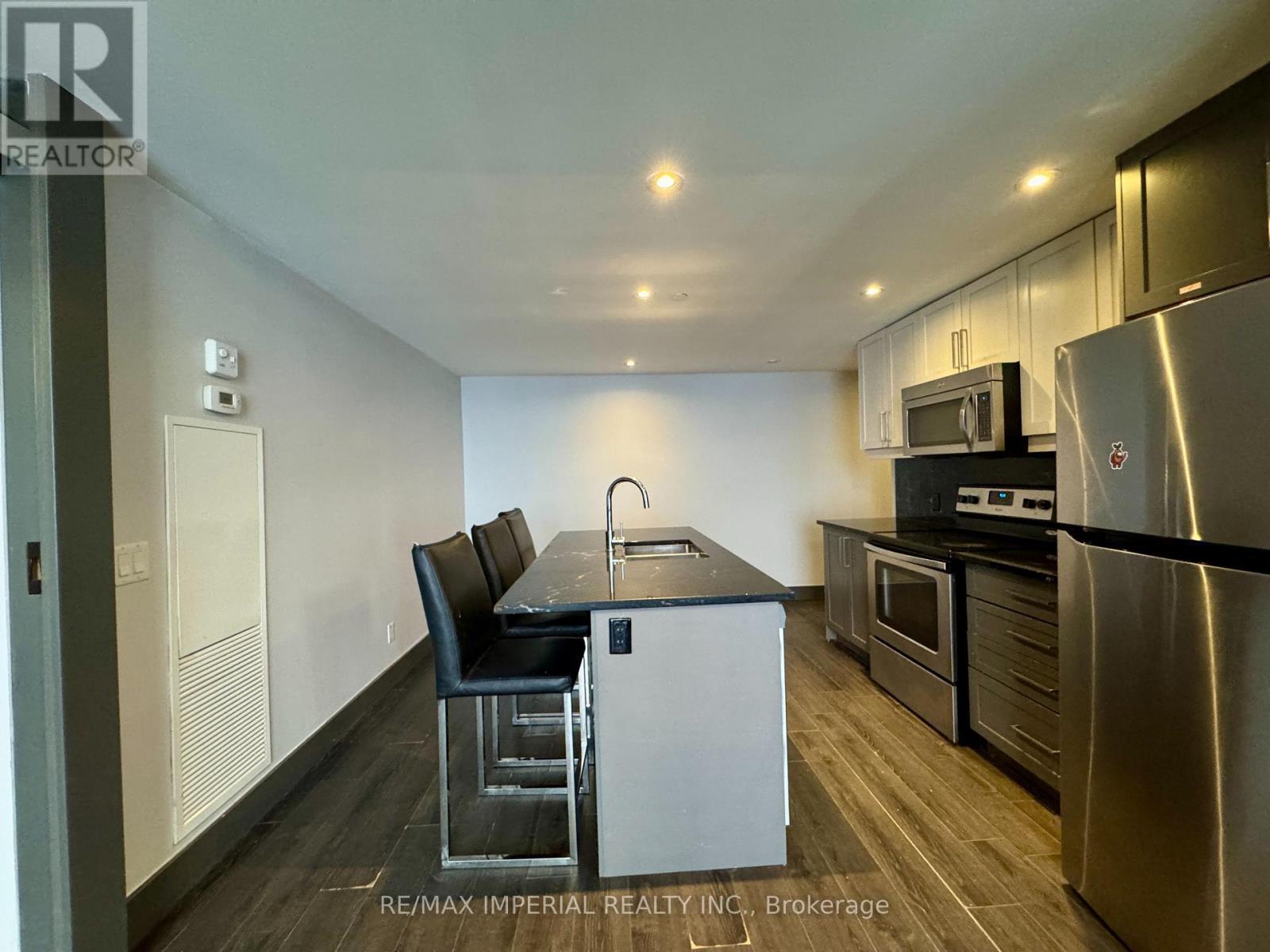 N2704 - 330 Phillip Street, Waterloo, ON - Indoor Photo Showing Kitchen