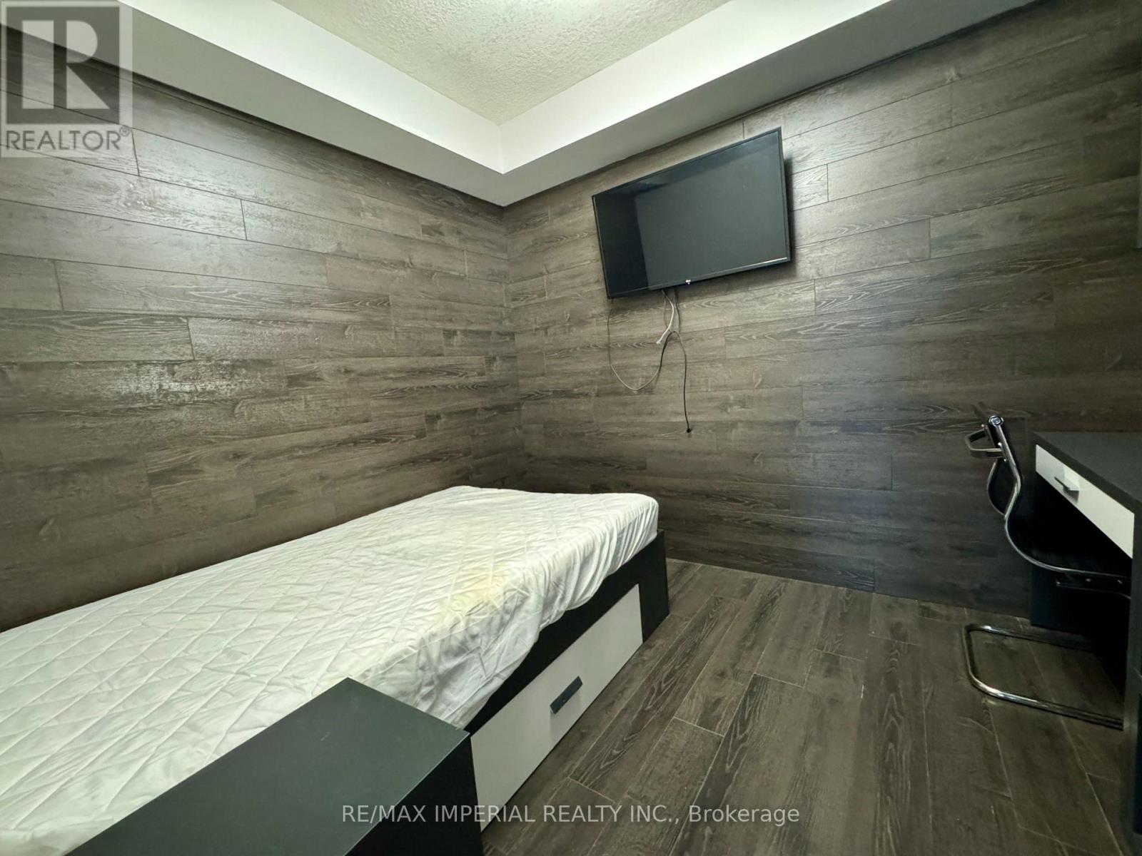 N2704 - 330 Phillip Street, Waterloo, ON - Indoor