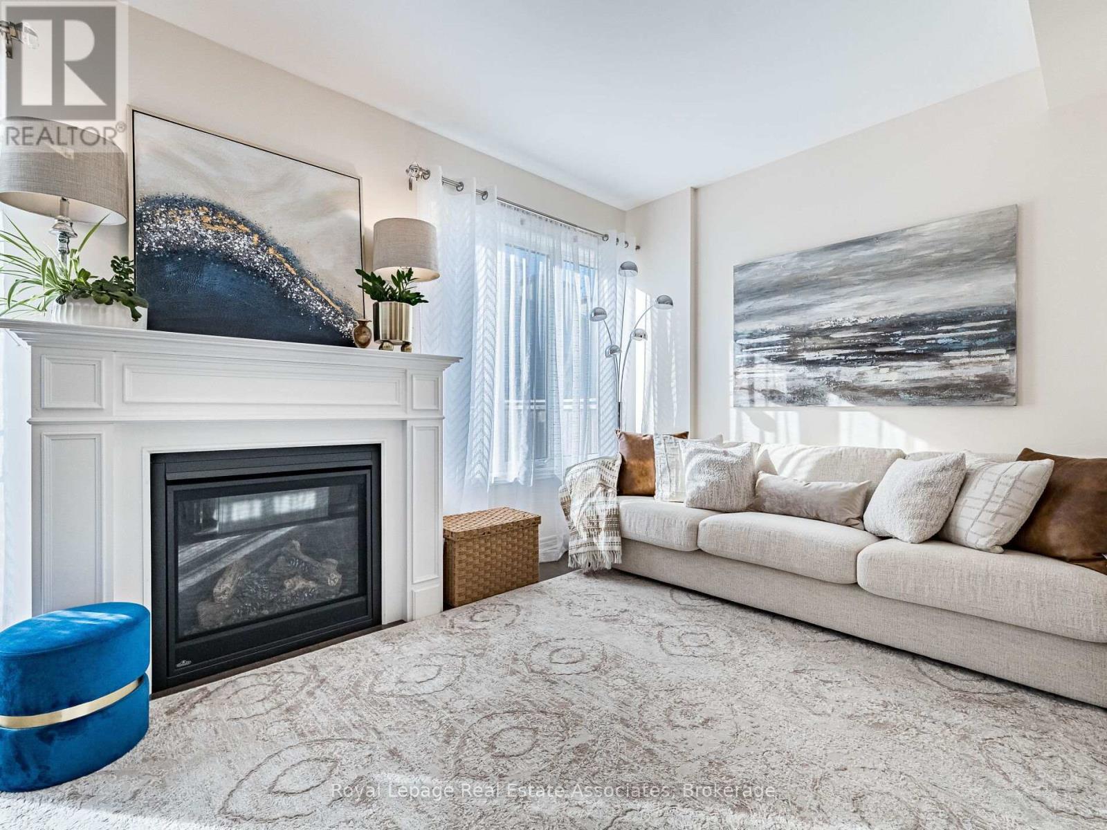 18 Heming Trail, Hamilton, ON - Indoor Photo Showing Living Room With Fireplace