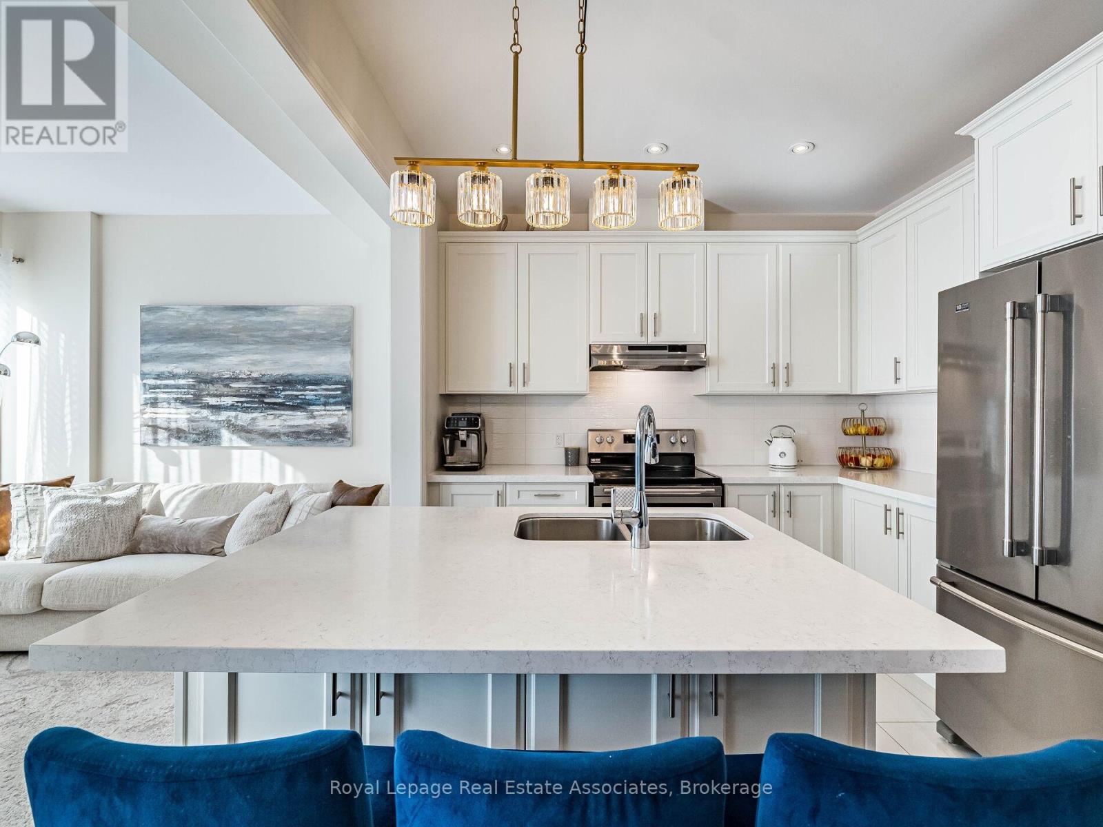 18 Heming Trail, Hamilton, ON - Indoor Photo Showing Kitchen With Stainless Steel Kitchen With Double Sink