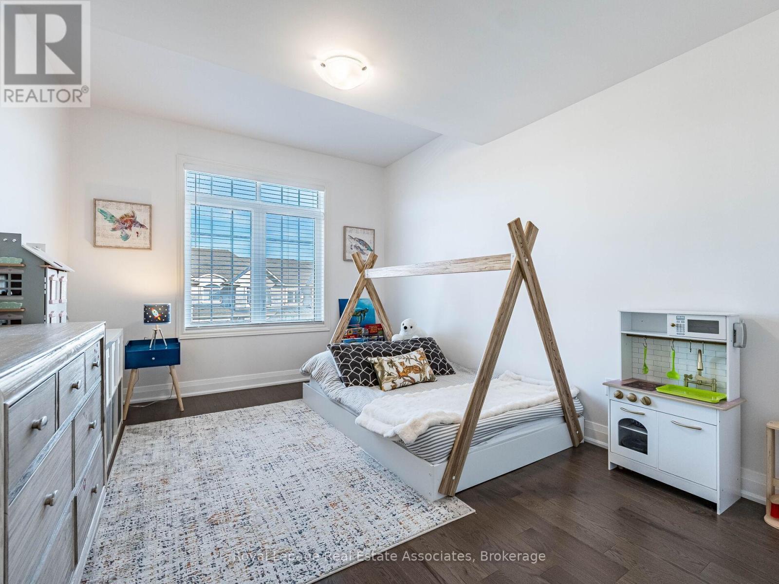 18 Heming Trail, Hamilton, ON - Indoor Photo Showing Bedroom