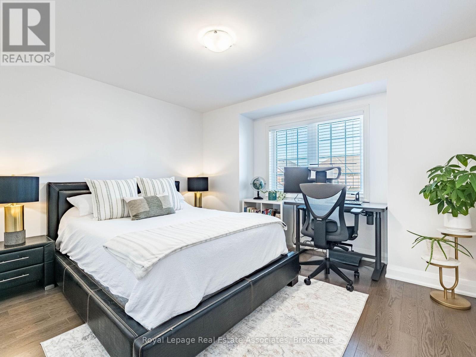 18 Heming Trail, Hamilton, ON - Indoor Photo Showing Bedroom