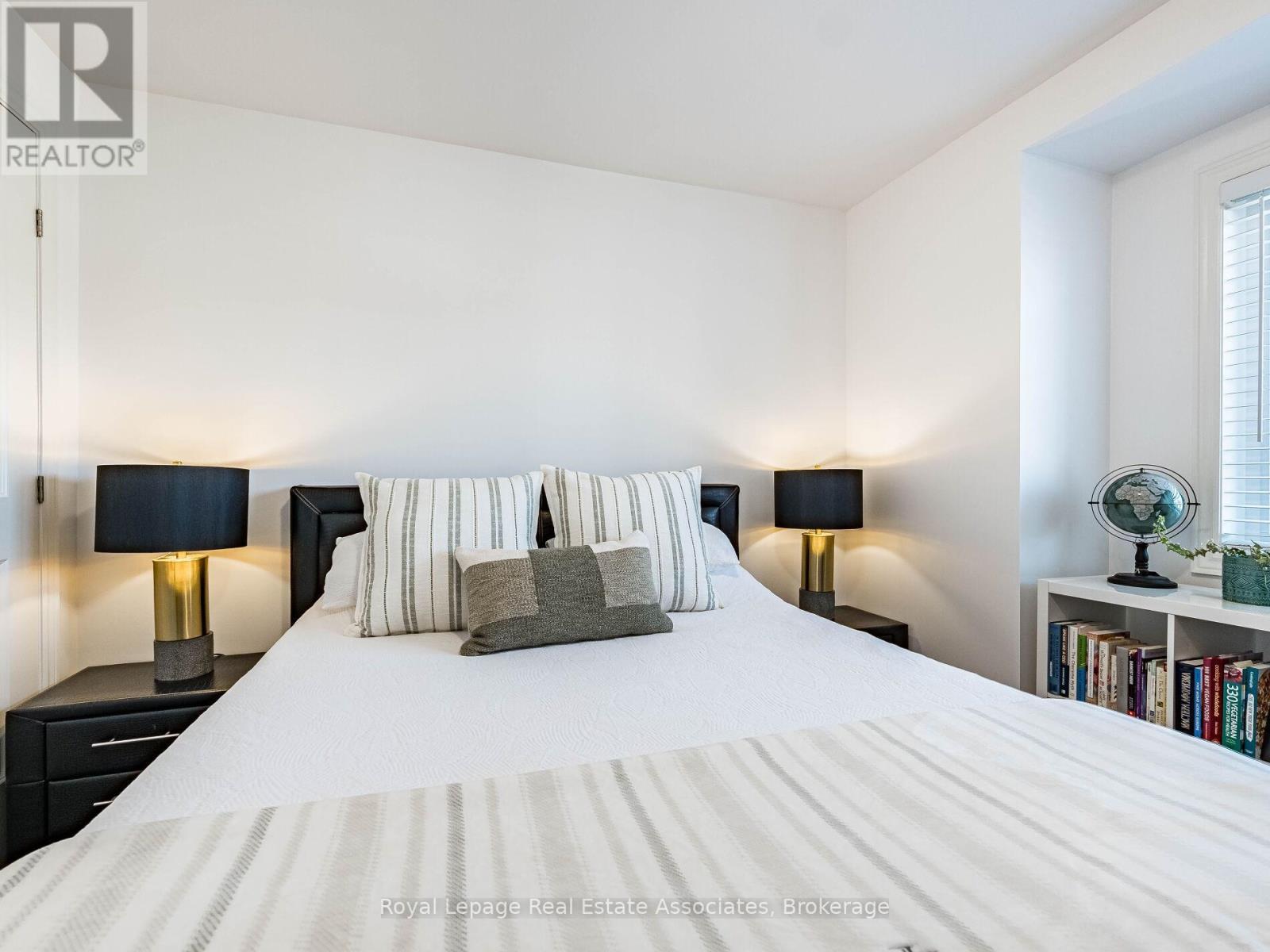 18 Heming Trail, Hamilton, ON - Indoor Photo Showing Bedroom