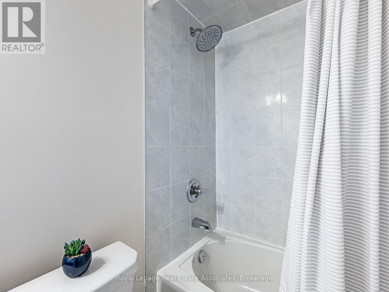 18 Heming Trail, Hamilton, ON - Indoor Photo Showing Bathroom