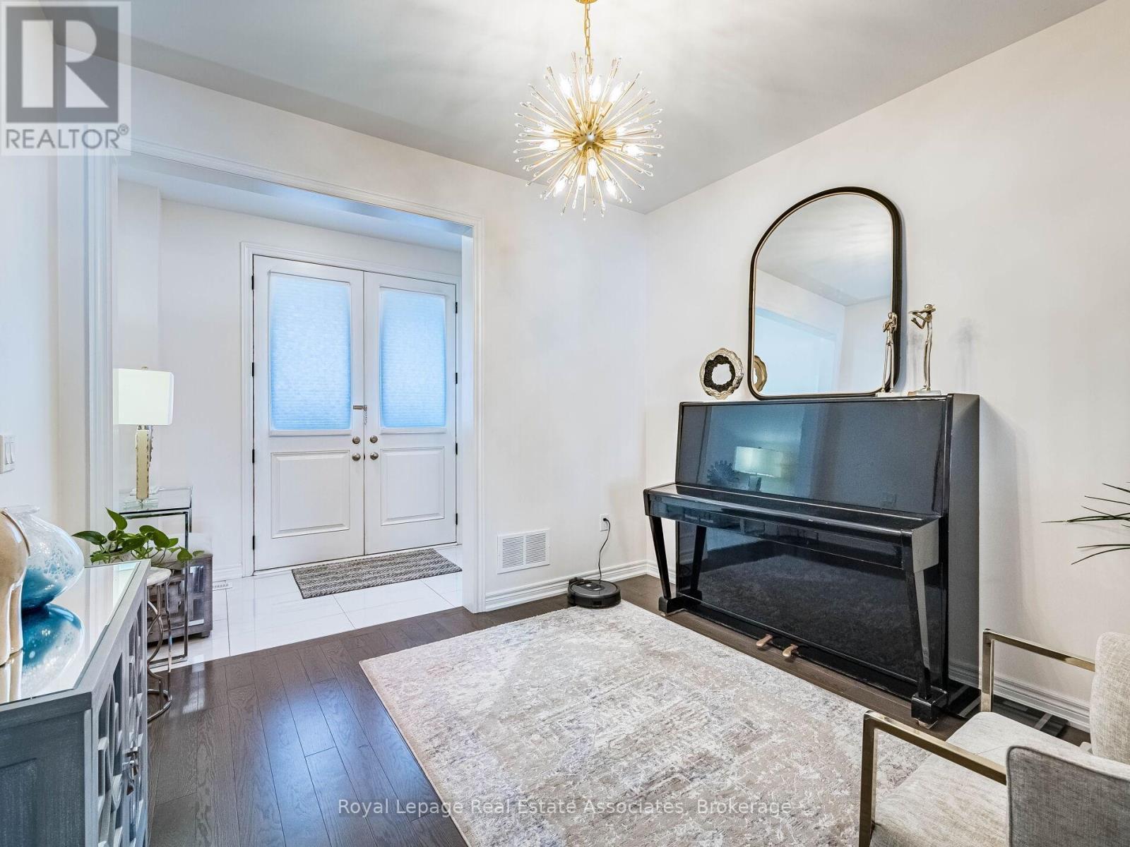 18 Heming Trail, Hamilton, ON - Indoor With Fireplace