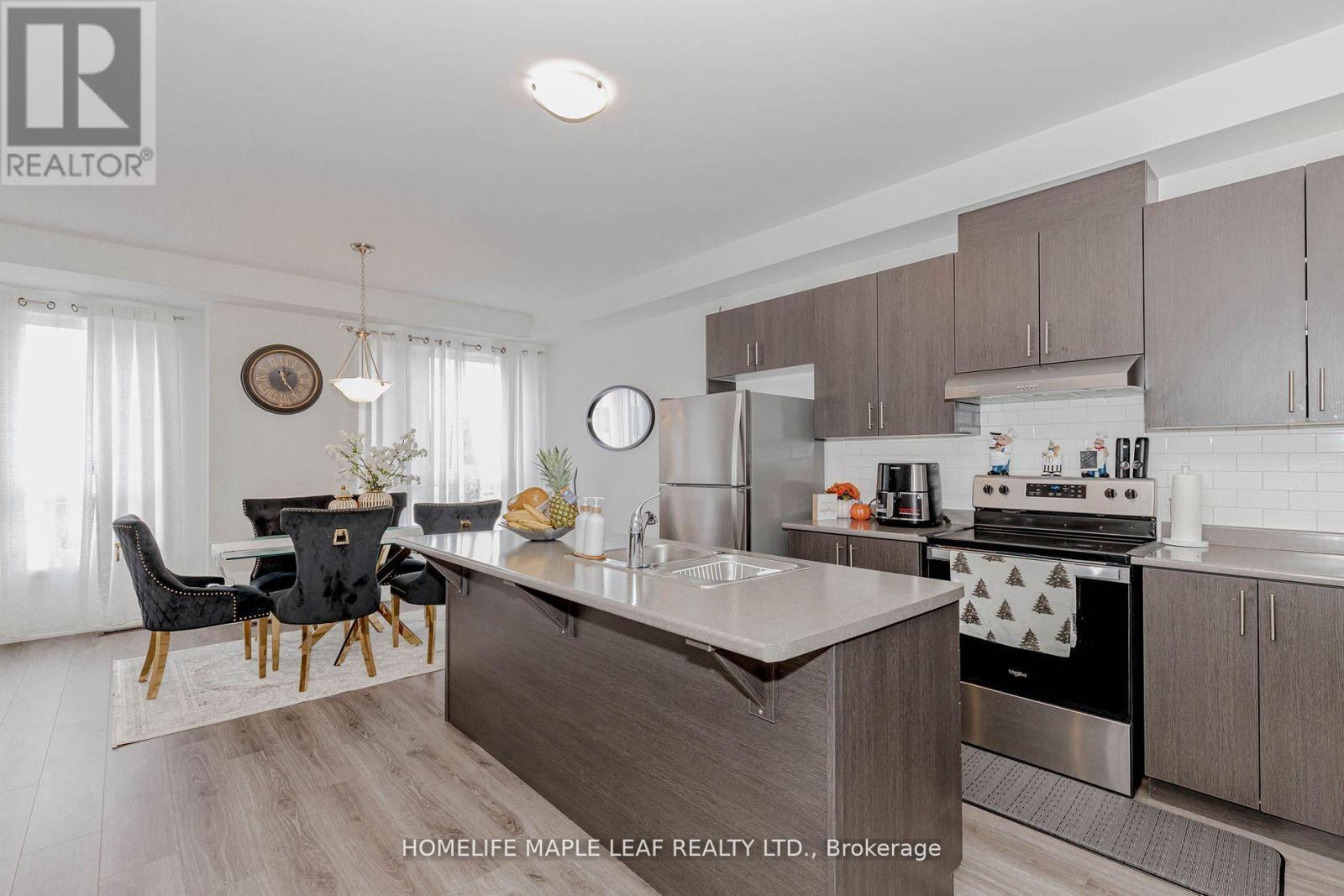 15 Bateson Street, Ajax, ON - Indoor Photo Showing Kitchen With Double Sink With Upgraded Kitchen