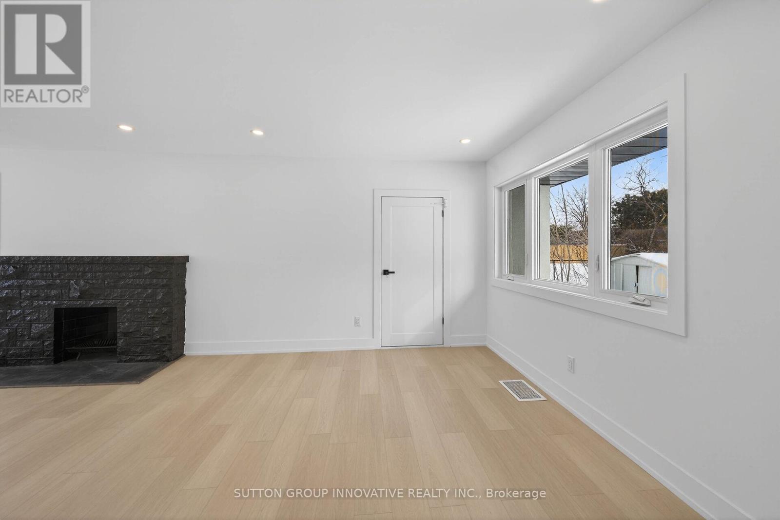 124 Corman Avenue, Hamilton, ON - Indoor With Fireplace