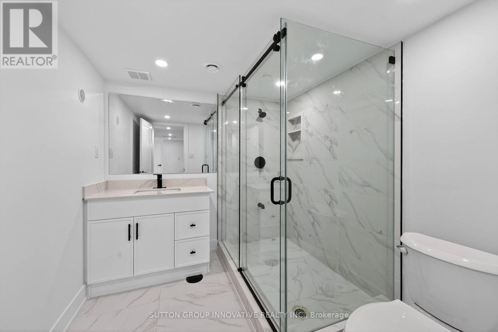 124 Corman Avenue, Hamilton, ON - Indoor Photo Showing Bathroom
