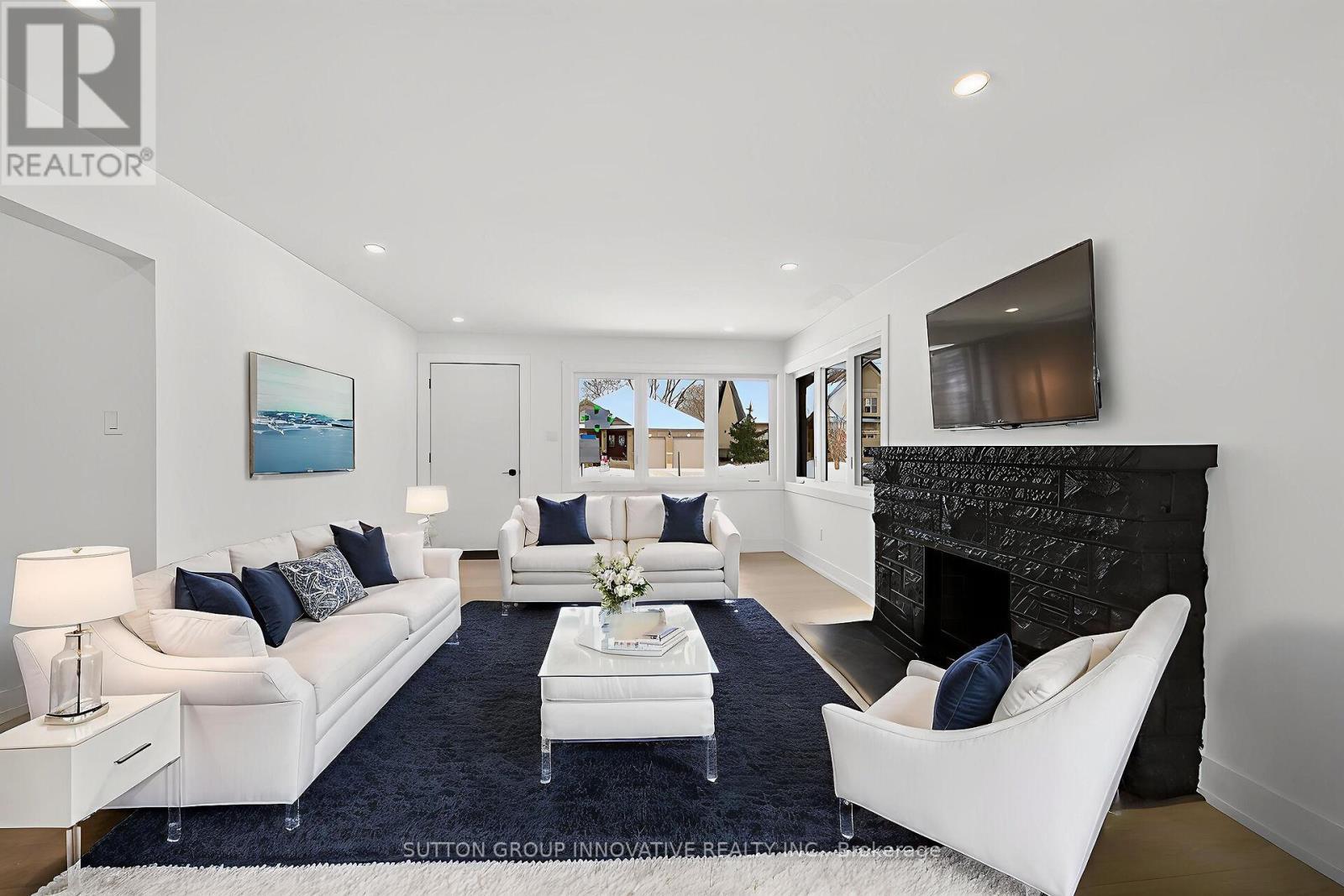 124 Corman Avenue, Hamilton, ON - Indoor Photo Showing Living Room With Fireplace