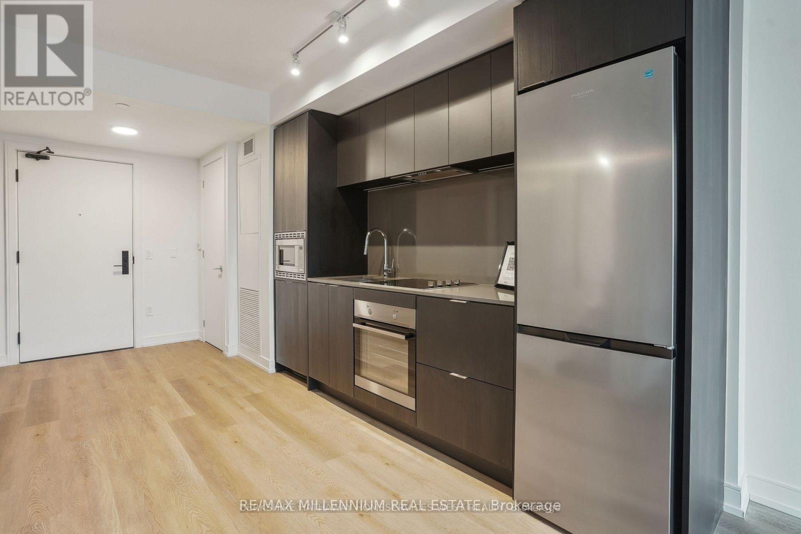 329 - 1 Jarvis Street, Hamilton, ON - Indoor Photo Showing Kitchen