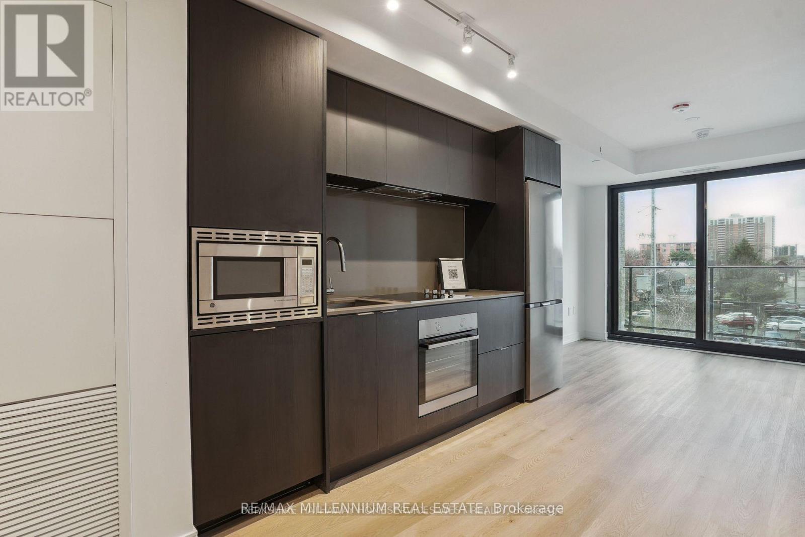 329 - 1 Jarvis Street, Hamilton, ON - Indoor Photo Showing Kitchen