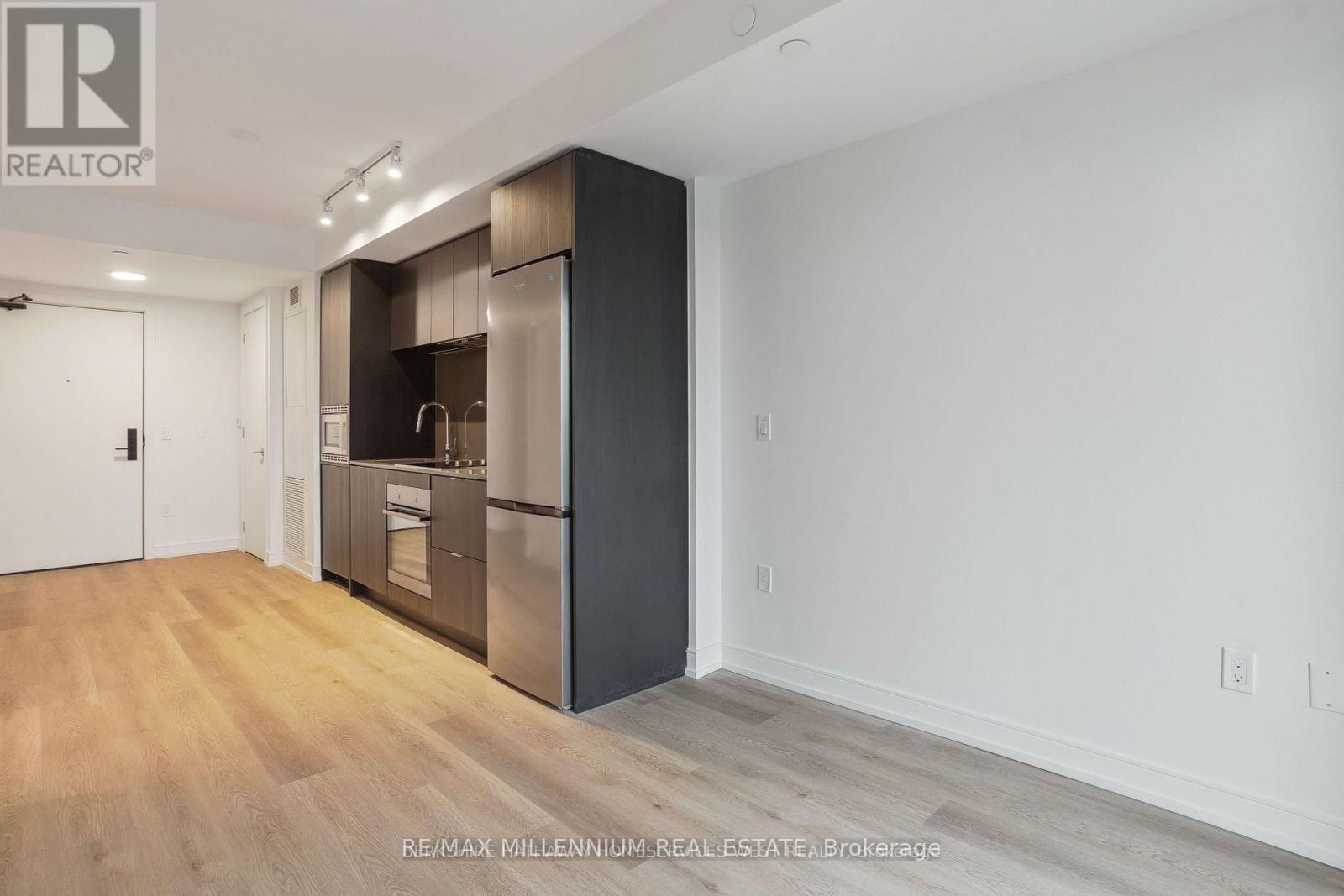 329 - 1 Jarvis Street, Hamilton, ON - Indoor