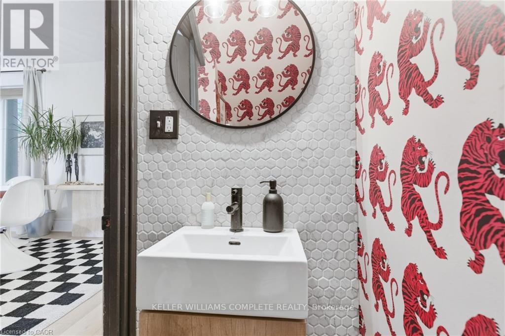 48 Liberty Street, Hamilton, ON - Indoor Photo Showing Bathroom