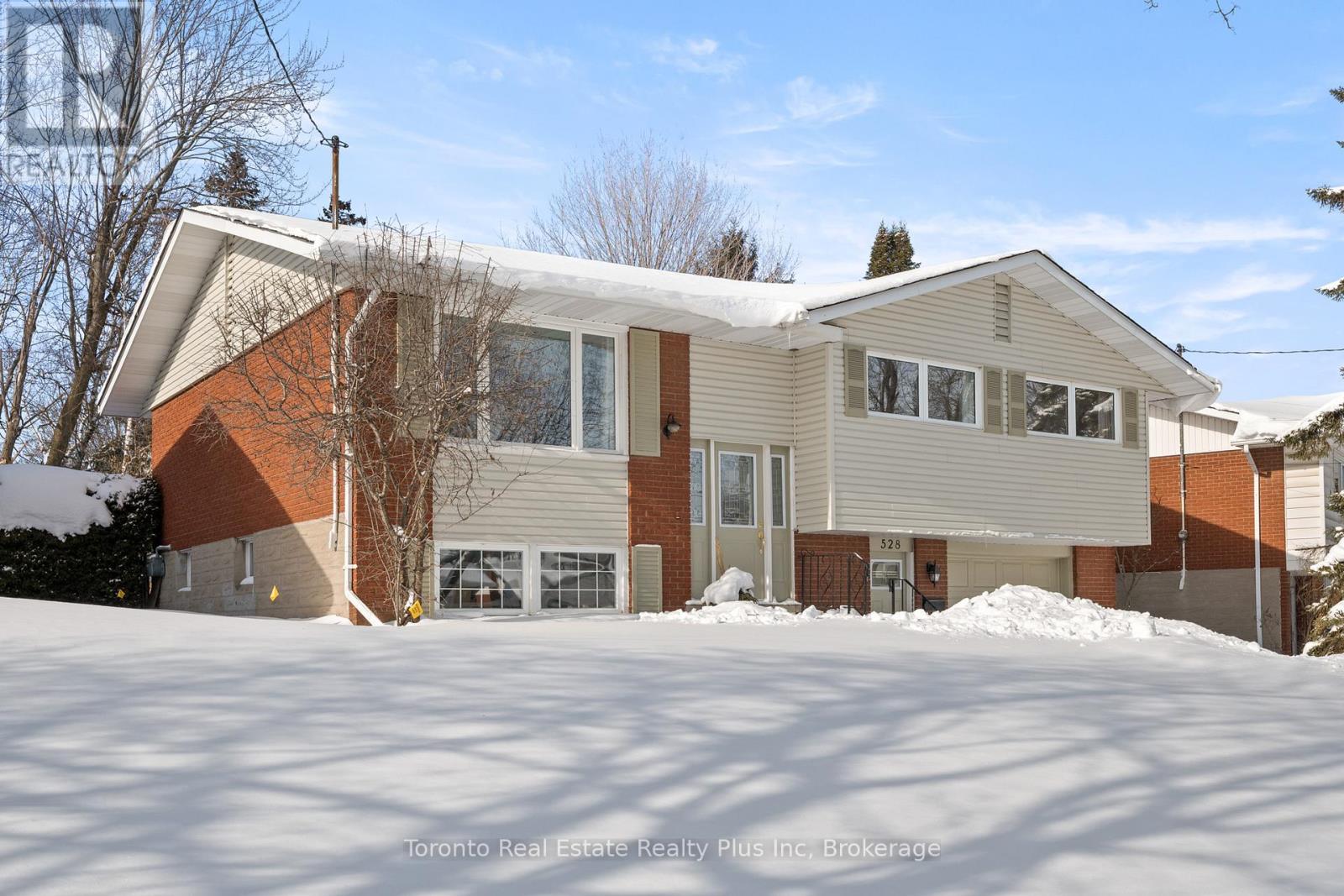528 Greenbrook Drive, Kitchener, ON - Outdoor