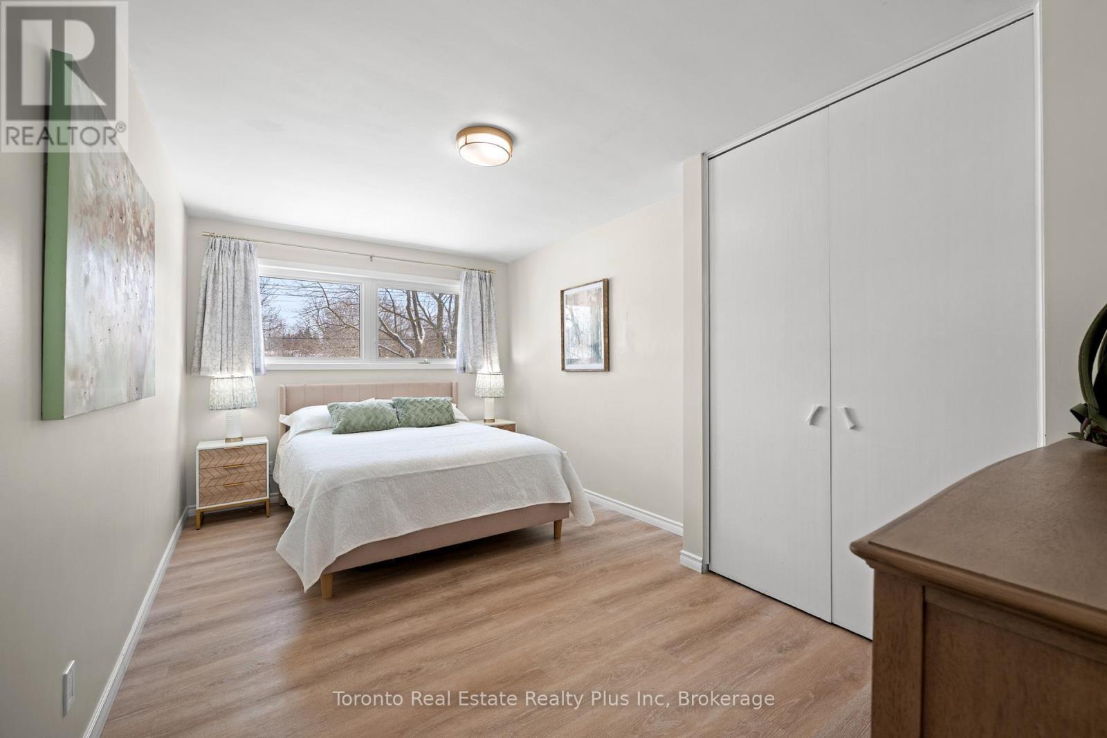 528 Greenbrook Drive, Kitchener, ON - Indoor Photo Showing Bedroom
