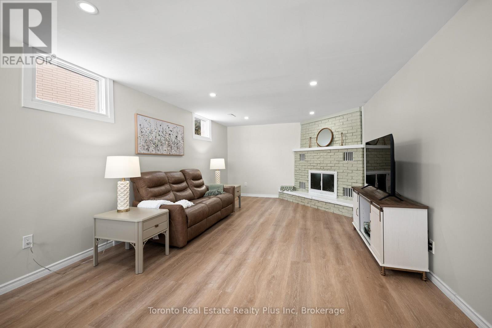 528 Greenbrook Drive, Kitchener, ON - Indoor Photo Showing Living Room With Fireplace