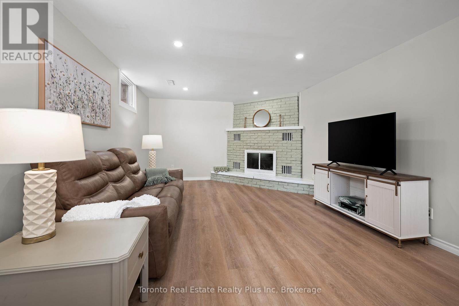 528 Greenbrook Drive, Kitchener, ON - Indoor Photo Showing Living Room With Fireplace
